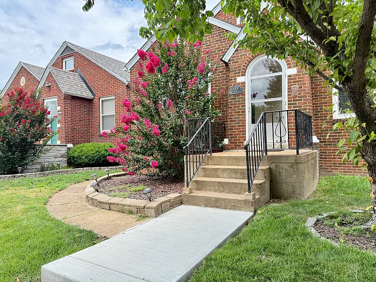 5457 Robert Ave — Photo 2