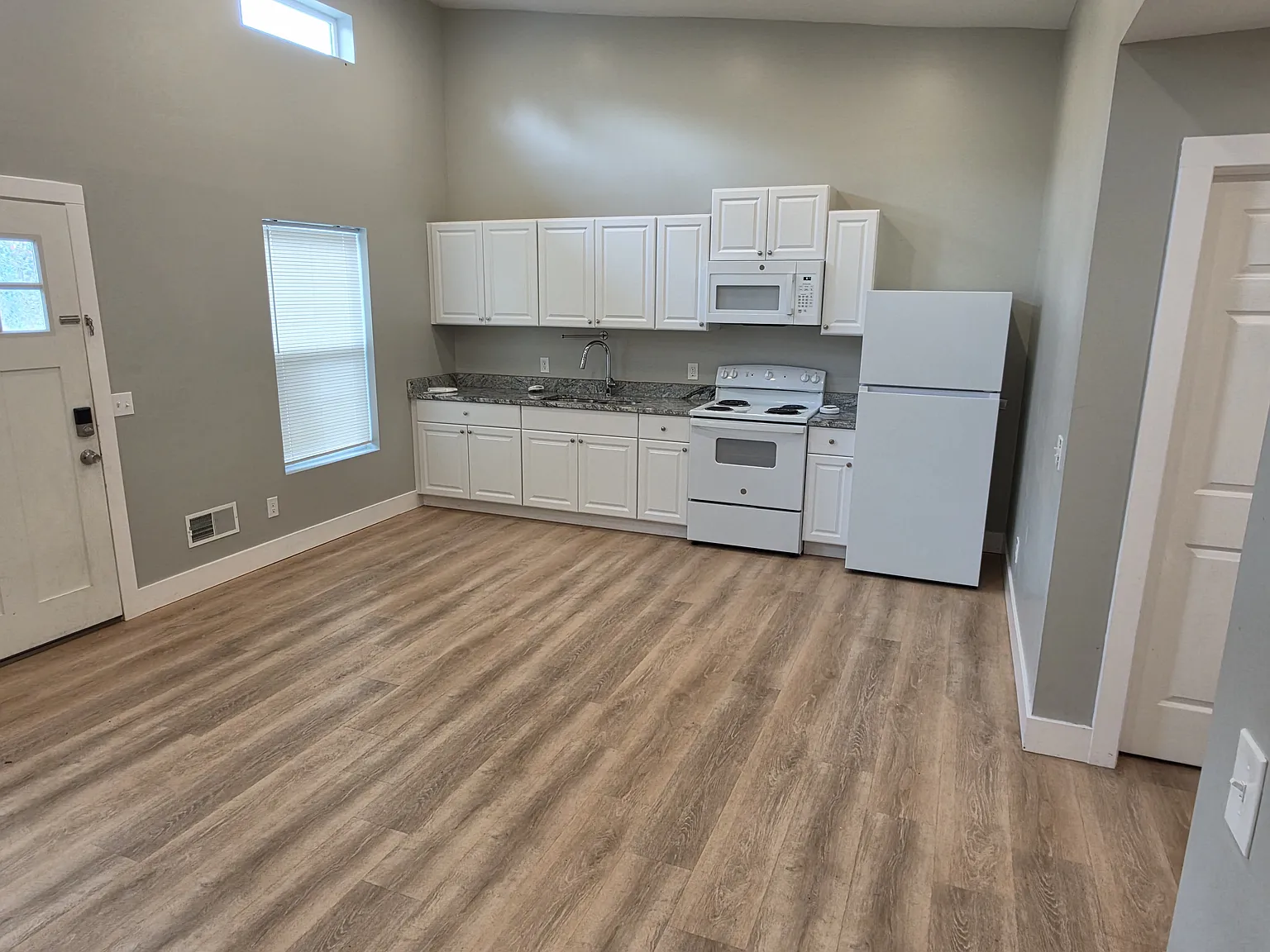 2 bed, 750 sqft, $900 — Photo 4