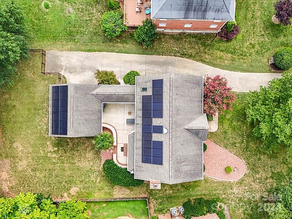 3rd image of 112 N Brackenbury Ln
