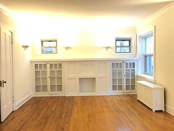 2nd image of 5338 N Kenmore Ave #2E