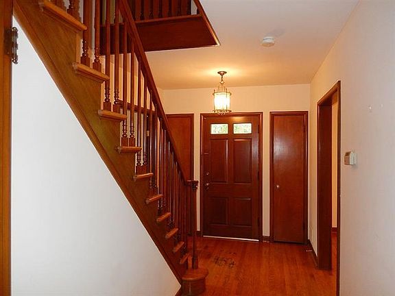 3rd image of 8420 Susann Ln