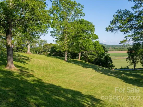 2 Nesbitt Dr #2, Mills River, NC 28759