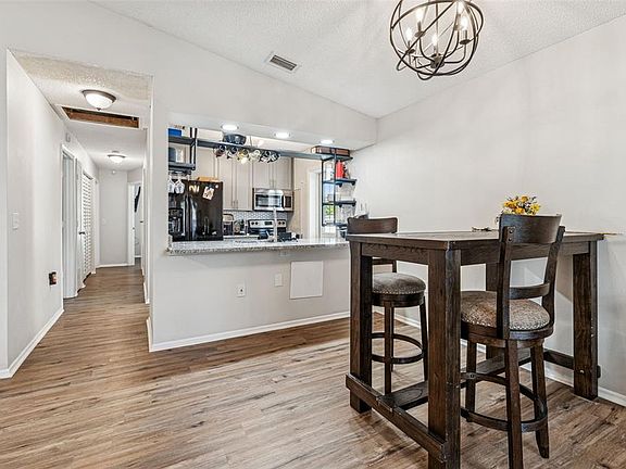 3rd image of 2101 W Cherry St