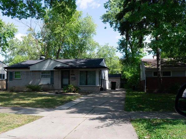 28158 Fairfax St, Southfield, MI 48076