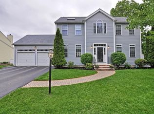 9 Jay Dr, Framingham, MA 01701