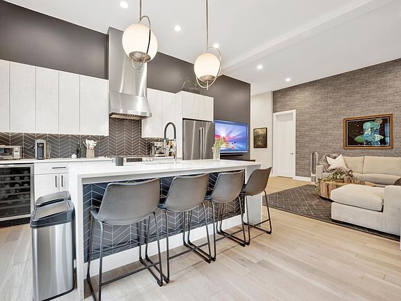 5th image of 915 N Hoyne Ave #5