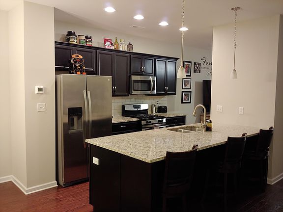 5th image of 4013 Prospect St