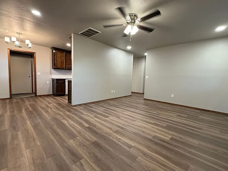 2904 Broadway Ter — Photo 6