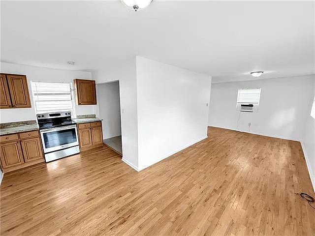 1916 Delachaise St #B — Photo 3