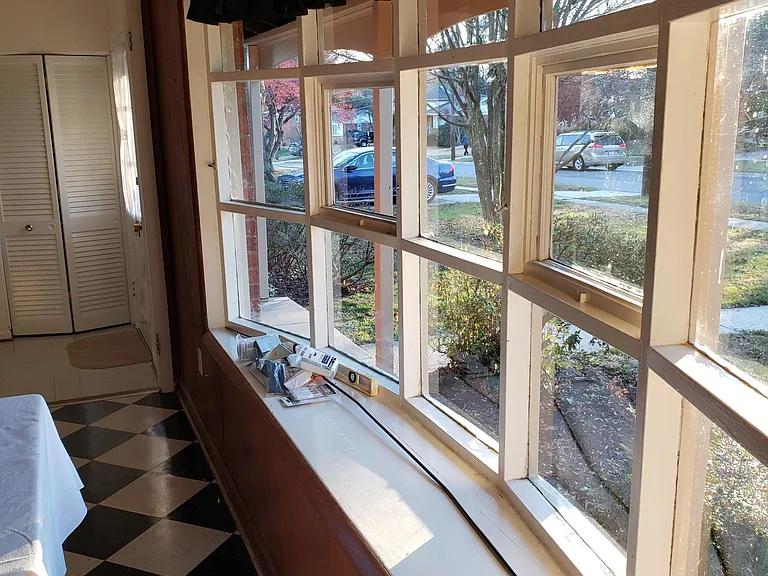 Sunny kitchen. Bright Bay Window