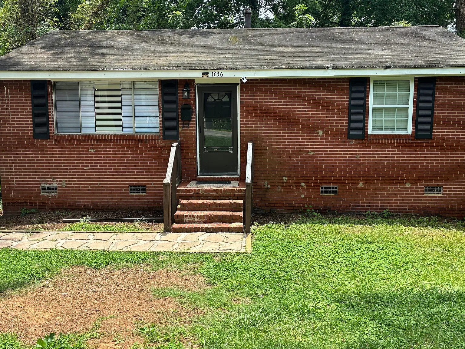 3 bed, 966 sqft, $1,600 — Photo 1