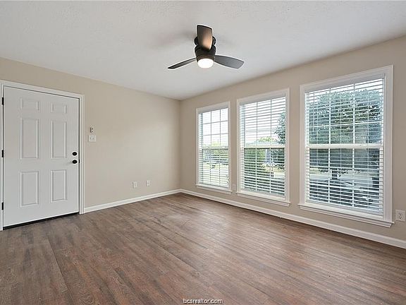 3rd image of 403 Manuel Dr APT D