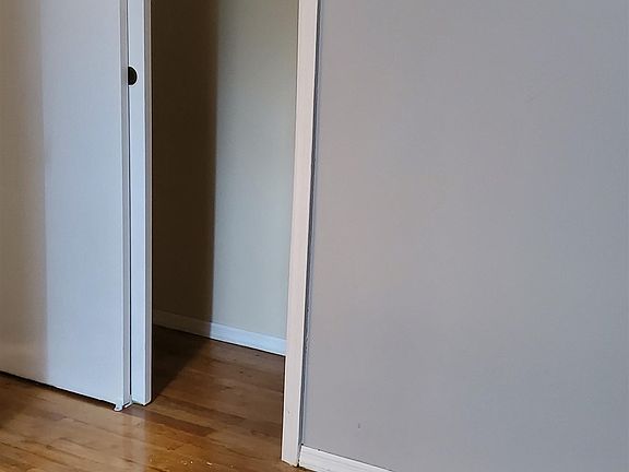 3rd image of 111 Mallory Ave APT 1