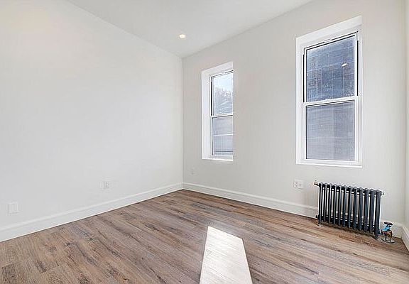 4th image of 371 Irving Ave #4L