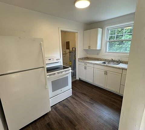 3rd image of 375 Cherrydale Ave