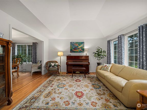 4th image of 9022 169th Street E