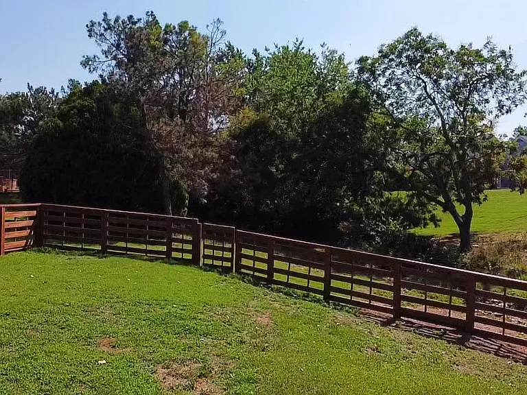 501 Meadow Ridge Cir — Photo 3