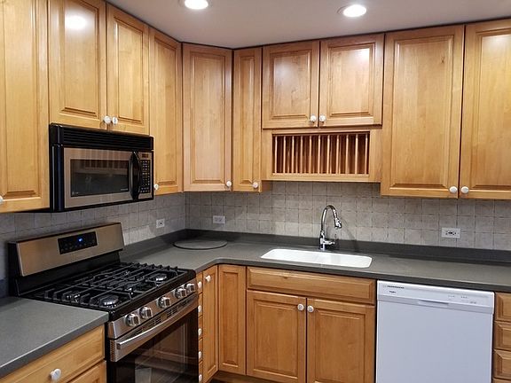 5th image of 36601 N Beverly Ave