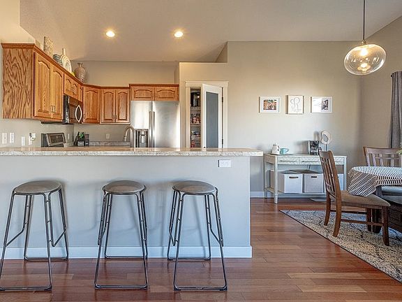 3rd image of 3713 Jewel Cir