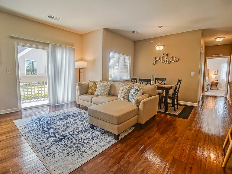 Chisholm Lake Apartments — Photo 17