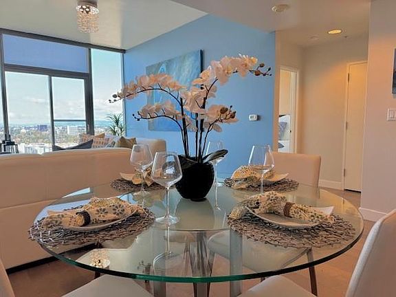 3rd image of 38 N Almaden Blvd Unit 2013