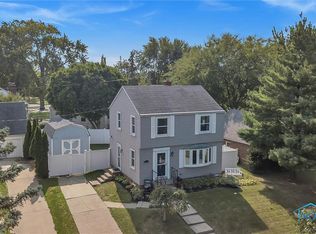 2436 Eastmoreland Dr, Oregon, OH 43616