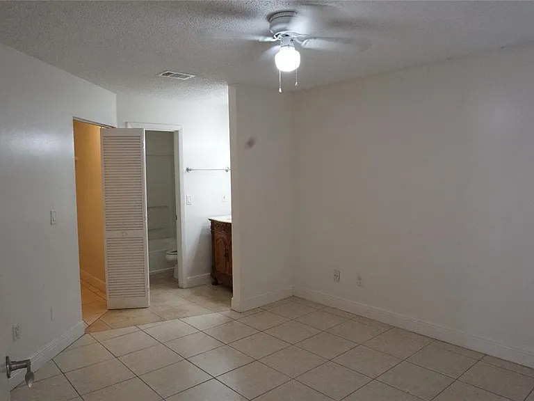 2584 Grassy Point Dr #204 — Photo 10