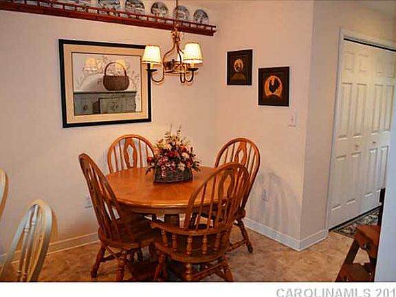 3rd image of 111 Winberry Ln