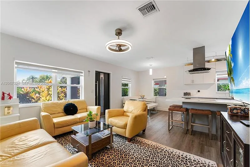 3 bed, $3,600 — Photo 4