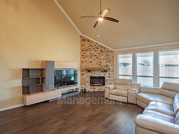 5th image of 2944 Wood Lake Trl