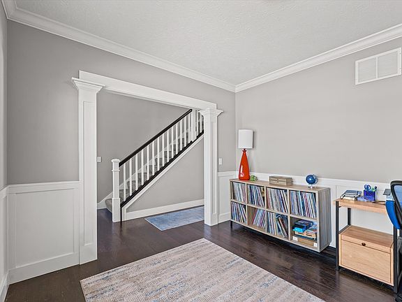 5th image of 701 Country Ridge Dr