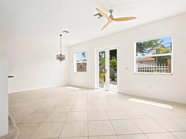 1224 NE 18th Ave #1 — Photo 5