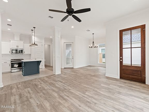5th image of 503 Flores Ct