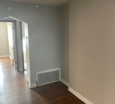 2nd image of 5430 Chippewa St #1E