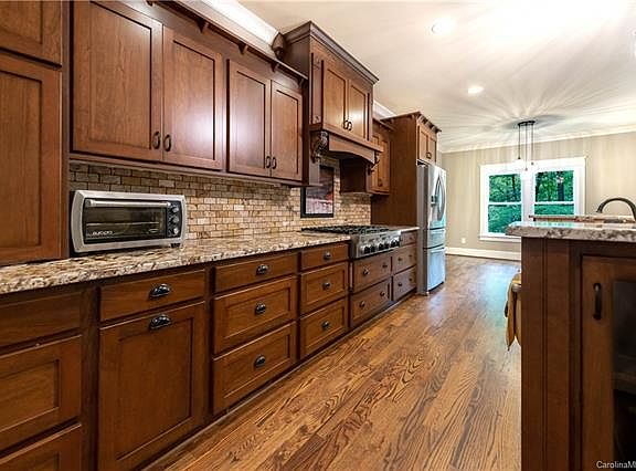 5th image of 176 Timber Lake Dr