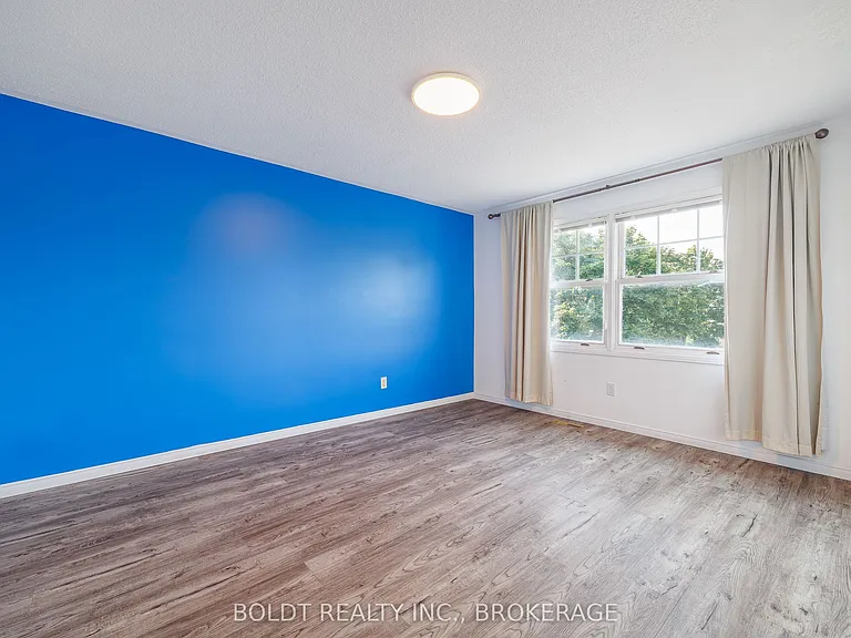 64 Carmine Cres — Photo 21