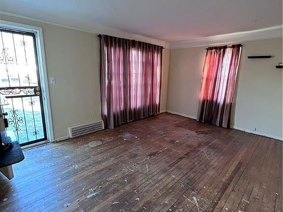 5th image of 4404 E 158th St