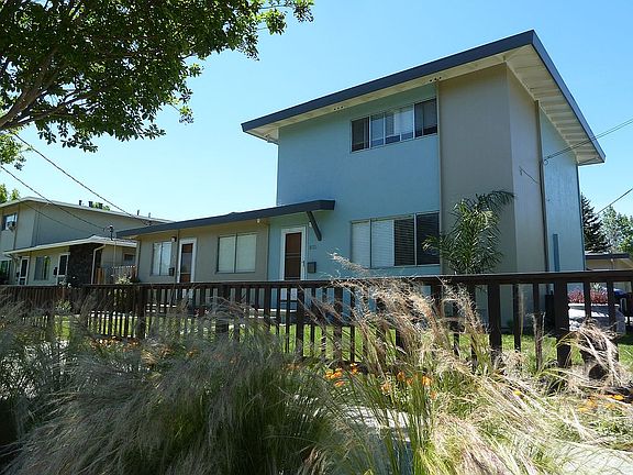 2nd image of 1107 Vallejo St