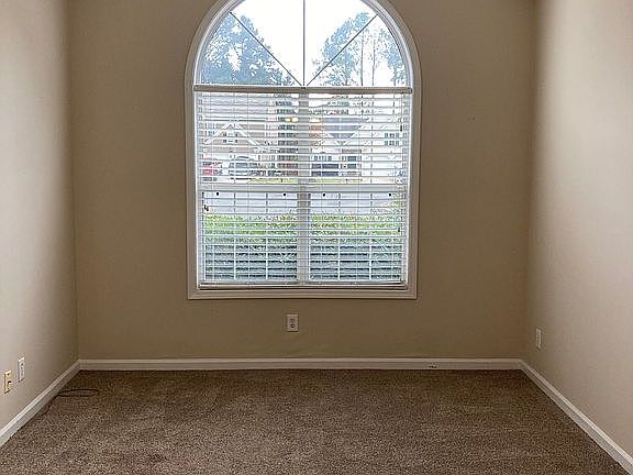 Living room/office space