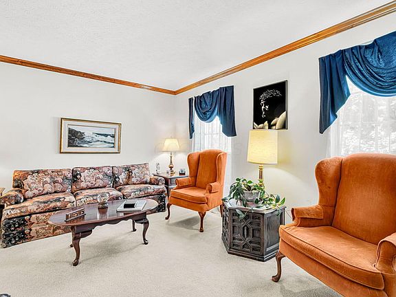 5th image of 315 Highmeadows Village Dr