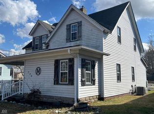 726 Blackman St, Clinton, IN 47842