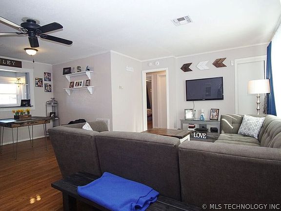 2nd image of 1421 E 52nd St
