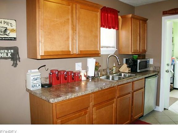 4th image of 425 Pecan Dr