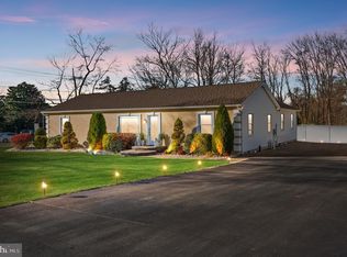 1 Meadow Dr, Moorestown, NJ 08057