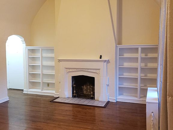 3rd image of 15610 Van Aken Blvd APT 23
