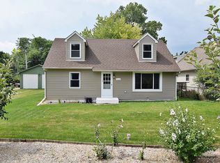 1736 W State St, Geneva, IL 60134