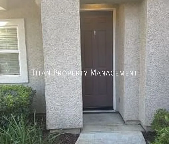421 Phoenix Cir — Photo 3