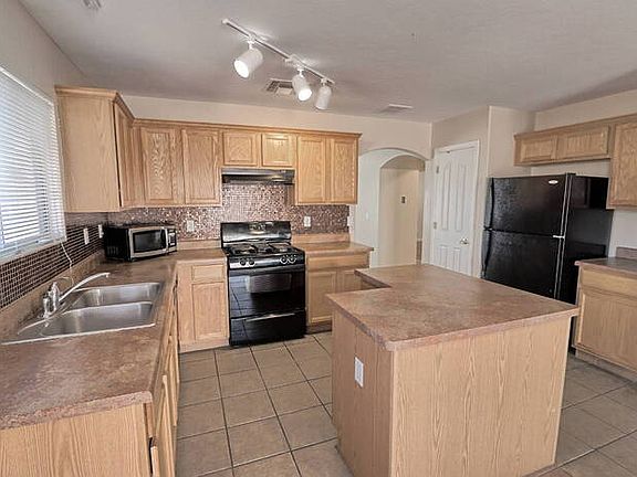 5th image of 708 W Cholla Crest Dr