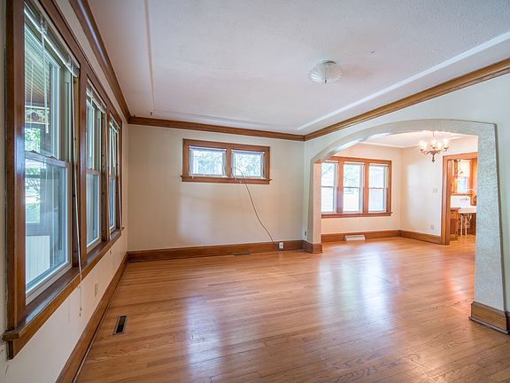 3rd image of 119 Wilson Ave #119