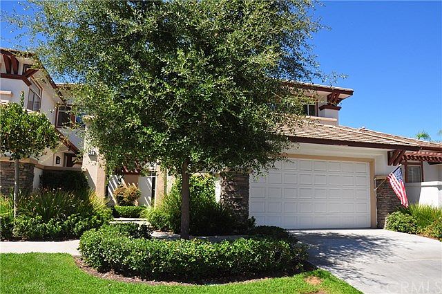 1st image of 33 Bogey Ln